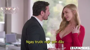 Cô gái trẻ gợi cảm trong đôi tất đen, phải làm chuyện ấy trên ghế sofa và gần như làm hỏng ghế sofa vì quá nhiều động tác...